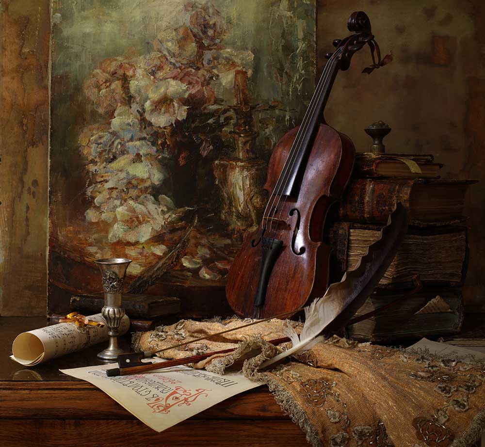 Stillleben mit Geige und Malerei von Andrey Morozov