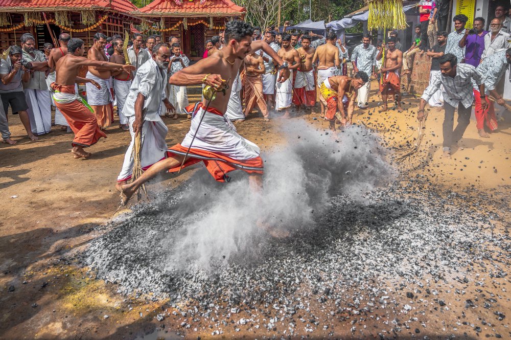 Theyyam: – Der menschliche Gott von As Dnyaneshwar Vaidya