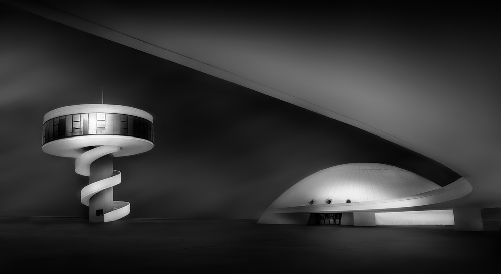 Niemeyer-Kunst II von Fran Osuna