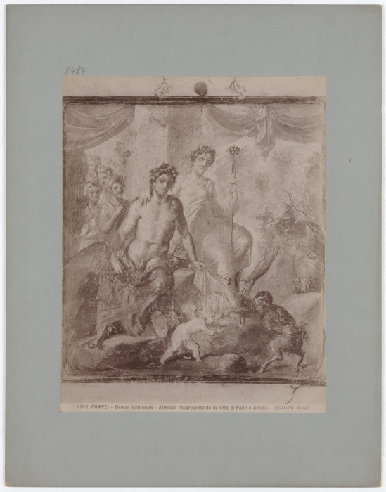 Pompei: Domus Vettiorum, Affresco rappresentante la lotta di Pane e Amore, No. 11200 von Giacomo Brogi