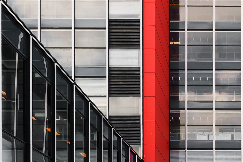 Roter Stützpfeiler. von Henk Van Maastricht