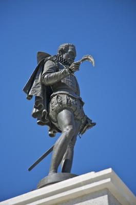 cervantes statue von Iñigo Quintanilla