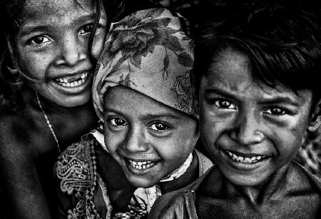 Die Freude dreier Rohingya-Kinder – Bangladesch