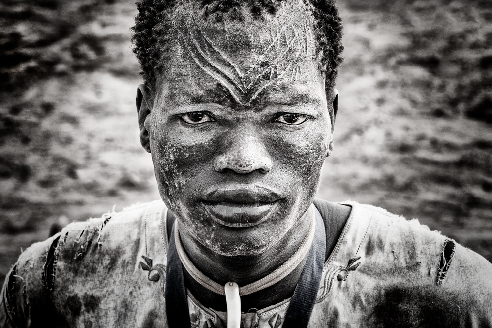 Mundari-Mann – Südsudan von Joxe Inazio Kuesta Garmendia