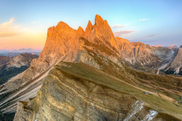 Alpenglühen auf der Seceda in Südtirol von Michael Valjak