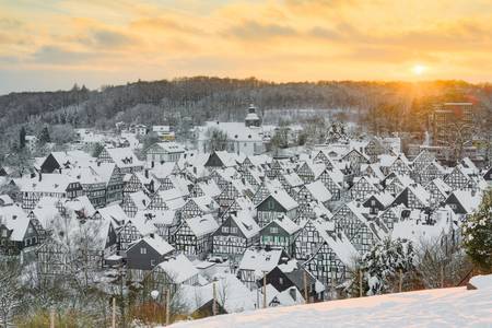 Freudenberg im Siegerland im Winter bei Sonnenuntergang