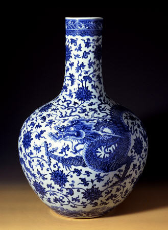 A Magnificent Blue And White Massive ''Dragon'' Bottle Vase von 