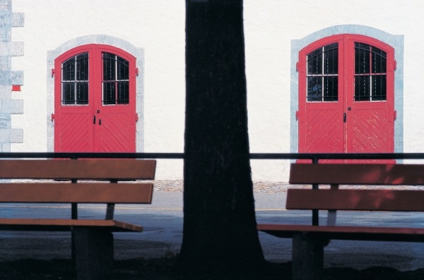 Wooden bench crossed brown door, Brig (photo)  von 