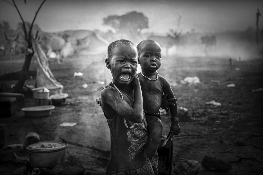 Weinendes Kind Mundari,Südsudan von Svetlin Yosifov