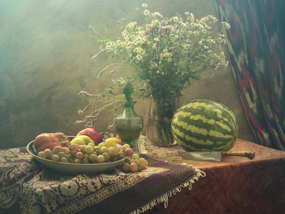 Stillleben mit Wassermelone und Früchten von UstinaGreen