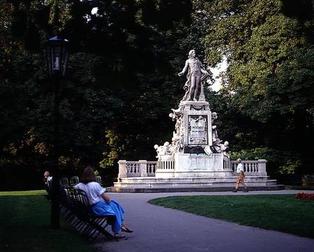 Monument to Mozart, built 1896, Burggarten von Victor Tilgner